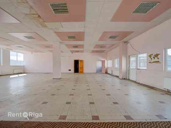 В аренду предлагаются просторные торговые помещения со свободной планировкой на Rīga