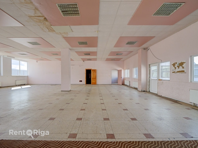 Nomai tiek piedāvātas plašas, atvērta plānojuma tirdzniecības telpas neliela biznesa centra Rīga - foto 4