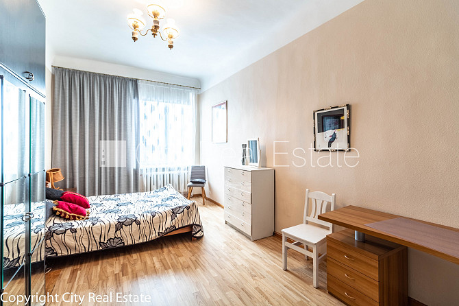 Fasādes māja, vieta automašīnai, guļamistabu skaits 3 gab., istabas izolētas 3 gab., virtuve, Rīga - foto 1