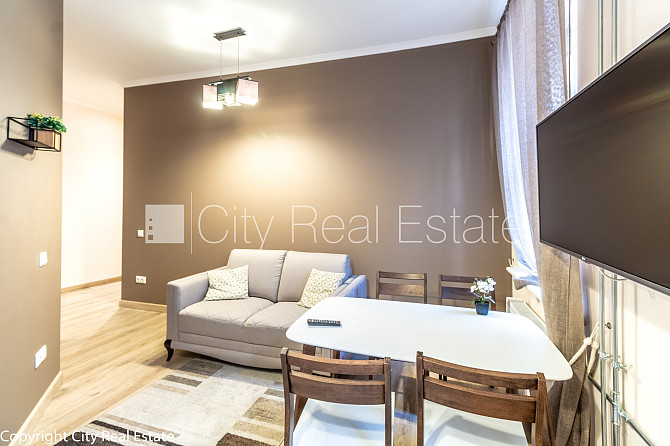 Fasādes māja, labiekārtota apzaļumota teritorija, vieta automašīnai, luksuss apartamenti , Rīga - foto 1