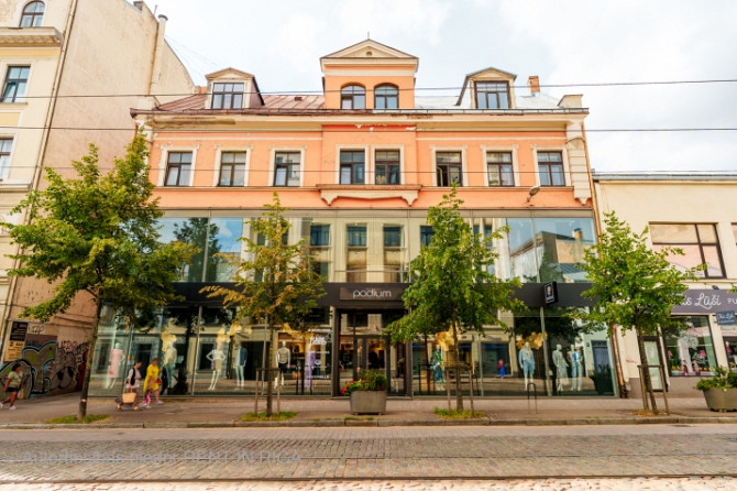 Tirdzniecības telpas Centrā.  + 1. stāvā 340 m2, 2. stāvā 340 m2, pagrabstāvs 150 m2; + No Rīga - foto 1