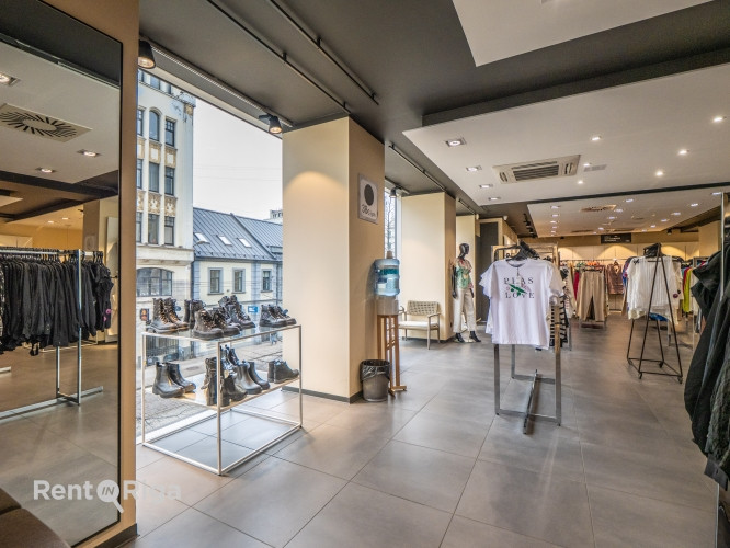 Tirdzniecības telpas Centrā.  + 1. stāvā 340 m2, 2. stāvā 340 m2, pagrabstāvs 150 m2; + No Rīga - foto 5