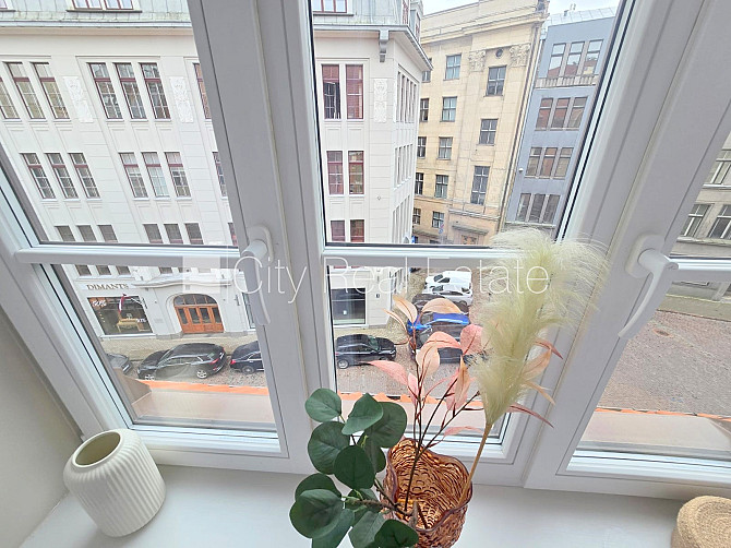 Fasādes māja, renovēta māja, ieeja no ielas, kāpņu telpa pēc kosmētiskā remonta, logi Rīga - foto 8
