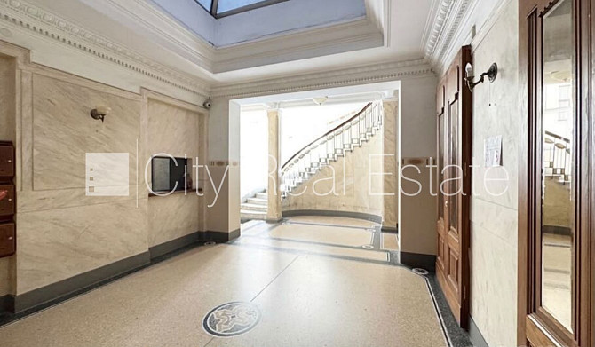 Fasādes māja, ir lifts, kāpņu telpa pēc kapitālā remonta, terase 13 m2, logi vērsti mājas Rīga - foto 19