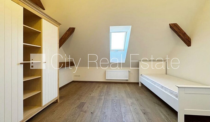Fasādes māja, ir lifts, kāpņu telpa pēc kapitālā remonta, terase 13 m2, logi vērsti mājas Rīga - foto 8