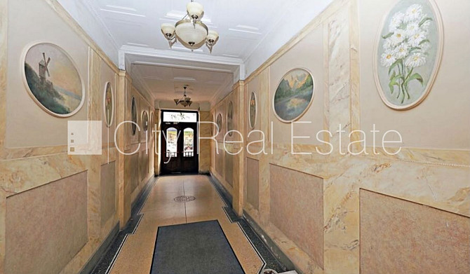 Fasādes māja, ir lifts, kāpņu telpa pēc kapitālā remonta, terase 13 m2, logi vērsti mājas Rīga - foto 20