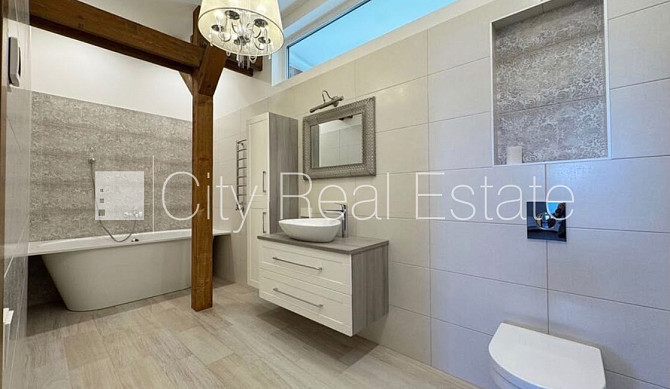 Fasādes māja, ir lifts, kāpņu telpa pēc kapitālā remonta, terase 13 m2, logi vērsti mājas Rīga - foto 12