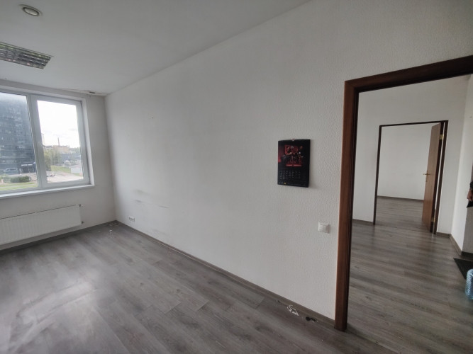 Iznomā biroja telpas Skanstē.  Pieejamas 3 telpas. Katra 17 kvm, vidējā telpa caurstaigājama.  Iespē Рига - изображение 3