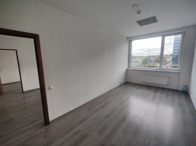 Iznomā biroja telpas Skanstē.  Pieejamas 3 telpas. Katra 17 kvm, vidējā telpa caurstaigājama.  Iespē Рига - изображение 2