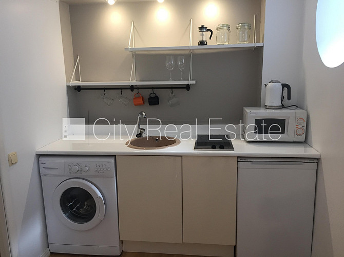 Fasādes māja, renovēta māja, ieeja no ielas, kāpņu telpa pēc kapitālā remonta, Rīga - foto 8