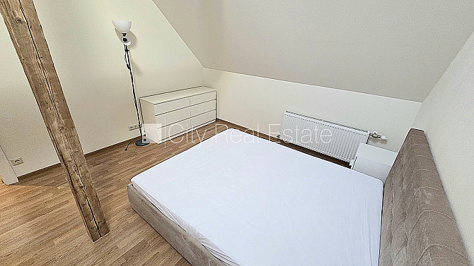 Fasādes māja, slēgts pagalms, mansards, kāpņu telpa pēc kosmētiskā remonta, istabas Rīga - foto 5