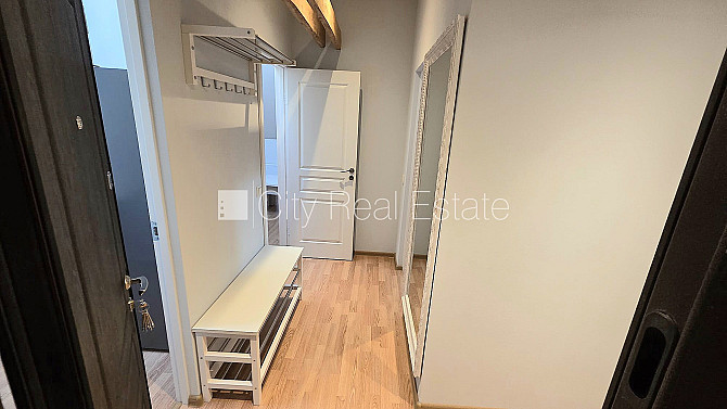 Fasādes māja, slēgts pagalms, mansards, kāpņu telpa pēc kosmētiskā remonta, istabas Rīga - foto 16