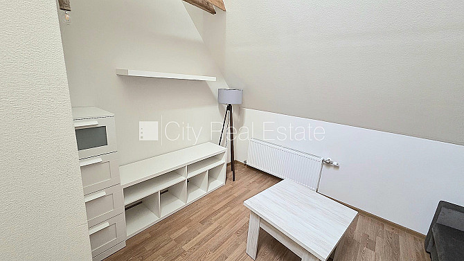 Fasādes māja, slēgts pagalms, mansards, kāpņu telpa pēc kosmētiskā remonta, istabas Rīga - foto 10