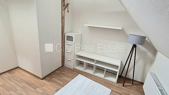 Fasādes māja, slēgts pagalms, mansards, kāpņu telpa pēc kosmētiskā remonta, istabas Rīga - foto 9
