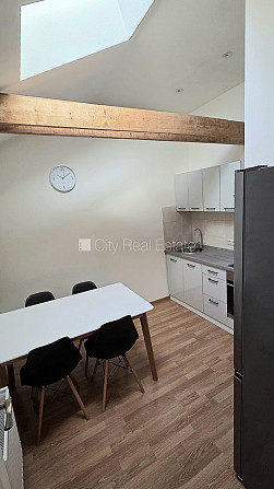 Fasādes māja, slēgts pagalms, mansards, kāpņu telpa pēc kosmētiskā remonta, istabas Rīga - foto 13