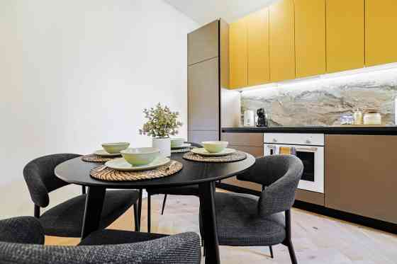 Сдаётся полностью меблированная двухкомнатная квартира в реновированном доме. Рига