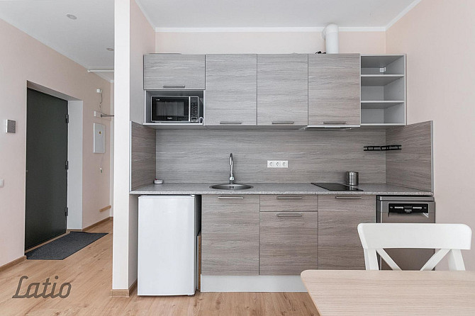 Gaišs un saulains studio tipa dzīvoklis jaunajā projektā, pilnībā gatavs dzīvošanai vai izīrēšanai.  Рига - изображение 4