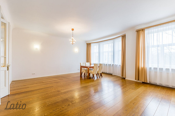 Īrēt tiek piedāvāts dzīvoklis renovētā fasādes mājā, slēdzams, sakopts pagalms, Rīga - foto 3