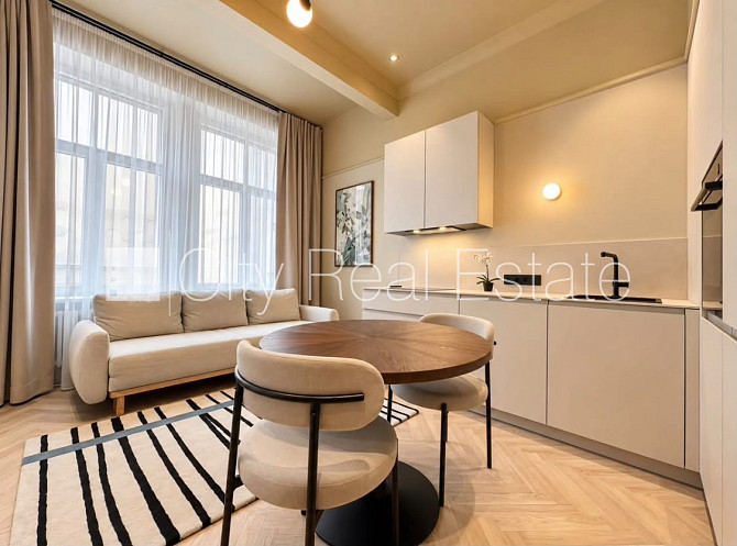 Renovēta māja, labiekārtots apzaļumots pagalms, slēgts pagalms, ir lifts, viesistaba, virtuve, Rīga - foto 1
