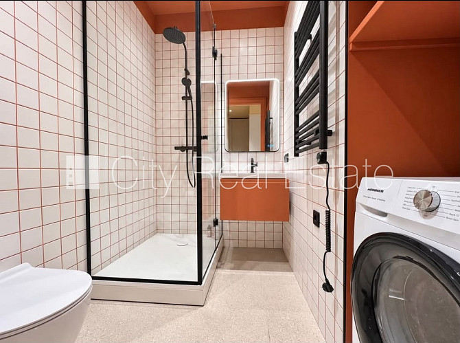 Renovēta māja, labiekārtots apzaļumots pagalms, slēgts pagalms, ir lifts, viesistaba, virtuve, Rīga - foto 8