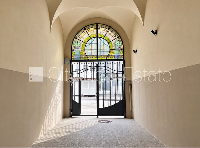 Renovēta māja, labiekārtots apzaļumots pagalms, slēgts pagalms, ir lifts, viesistaba, virtuve, Rīga - foto 11