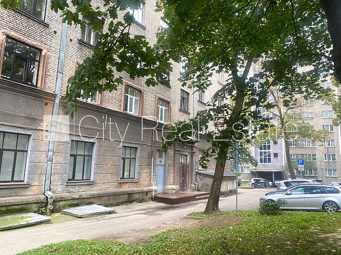 Vieta automašīnai, istabas izolētas, centrālā apkure, plastikāta stikla pakešu logi, metāla Rīga - foto 13