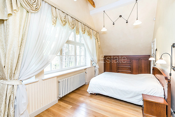 Renovēta māja, labiekārtots apzaļumots pagalms, vieta vairākām automašīnām, terase, gaisa Jūrmala - foto 8