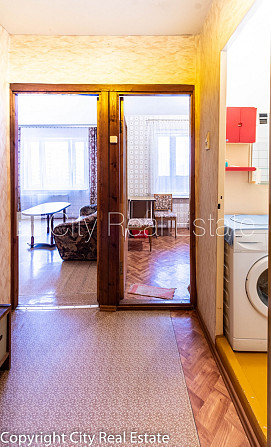 Fasādes māja, paneļu māja, vieta automašīnai, ieeja no ielas, kāpņu telpa pēc kosmētiskā Rīga - foto 7