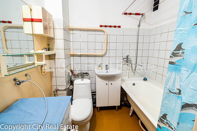 Fasādes māja, paneļu māja, vieta automašīnai, ieeja no ielas, kāpņu telpa pēc kosmētiskā Rīga - foto 12