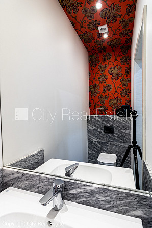 Jaunceltne, fasādes māja, ieeja no pagalma, ir lifts, kāpņu telpa pēc kapitālā remonta, Rīga - foto 13
