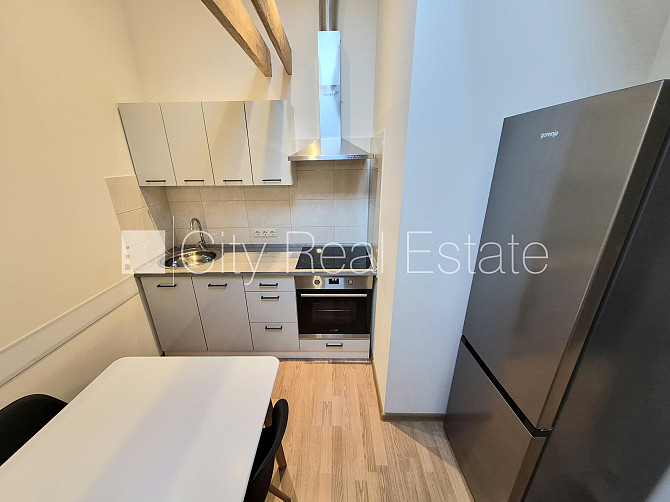 Fasādes māja, slēgts pagalms, mansards, kāpņu telpa pēc kosmētiskā remonta, istabas Rīga - foto 8
