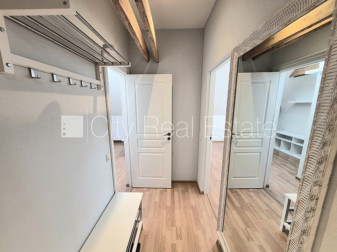 Fasādes māja, slēgts pagalms, mansards, kāpņu telpa pēc kosmētiskā remonta, istabas Rīga - foto 14