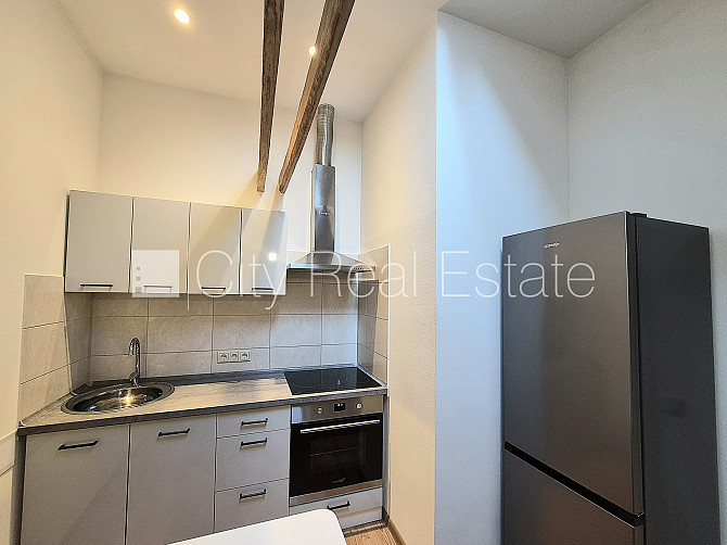 Fasādes māja, slēgts pagalms, mansards, kāpņu telpa pēc kosmētiskā remonta, istabas Rīga - foto 10