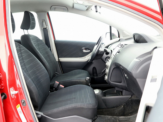 Toyota Yaris Linea Sol A-C ATM 1.3 64kW Tallina - foto 6