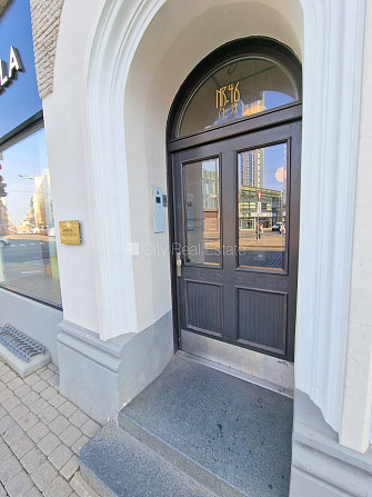 Zeme īpašumā, fasādes māja, renovēta māja, ieeja no ielas, kāpņu telpa pēc kapitālā Rīga - foto 3