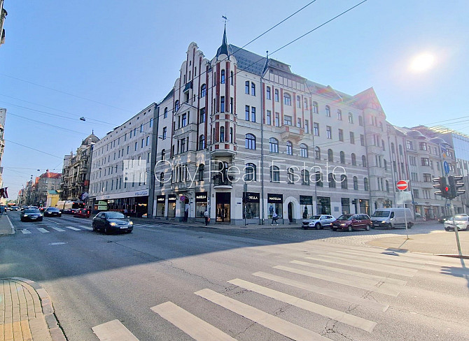 Zeme īpašumā, fasādes māja, renovēta māja, ieeja no ielas, kāpņu telpa pēc kapitālā Rīga - foto 1