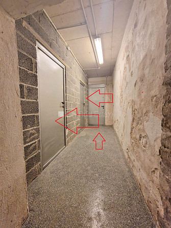 Zeme īpašumā, fasādes māja, renovēta māja, ieeja no ielas, kāpņu telpa pēc kapitālā Rīga - foto 8