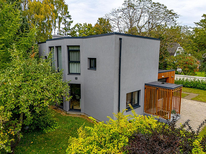Piedāvājam iegādāties jaunu, mūsdienīgā arhitektūras stilā būvētu divu stāvu privātmāju Jūrmalā, klu Юрмала - изображение 1