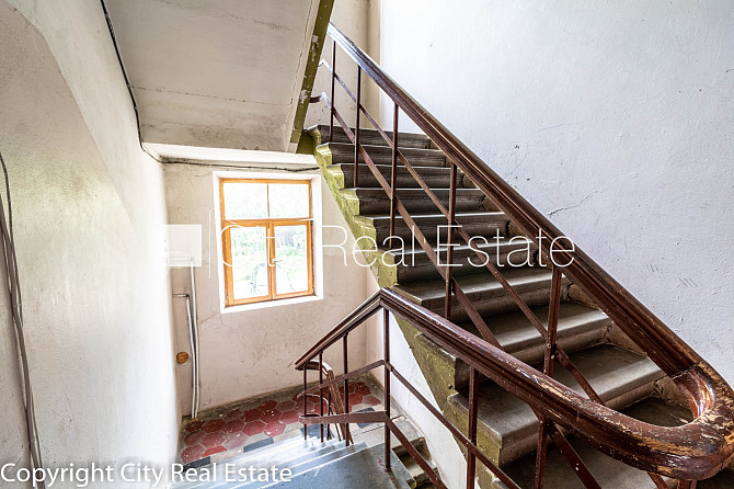 Фасадный дом, плата за обслуживание в месяц 35 EUR, закрытый двор, гаражные ворота Рига - изображение 17