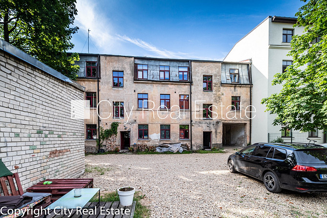 Фасадный дом, плата за обслуживание в месяц 35 EUR, закрытый двор, гаражные ворота Рига - изображение 20