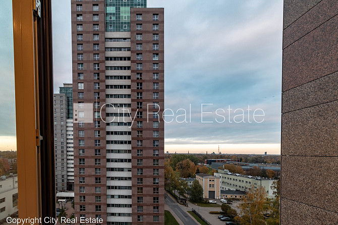 Zeme īpašumā, jaunceltne, energo efektīva māja, labiekārtots apzaļumots pagalms, iežogota Rīga - foto 4