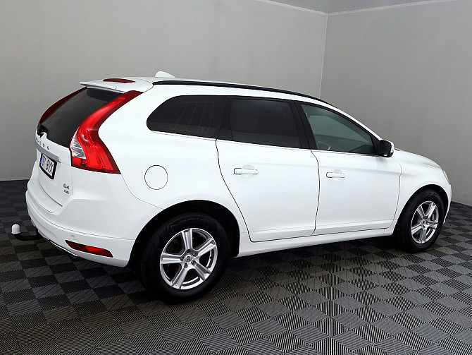 Volvo XC60 Summum Facelift ATM 2.4 D5 133kW Tallina - foto 3