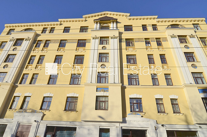 Fasādes māja, renovēta māja, labiekārtots apzaļumots pagalms, slēgts pagalms, ieeja no Rīga - foto 14