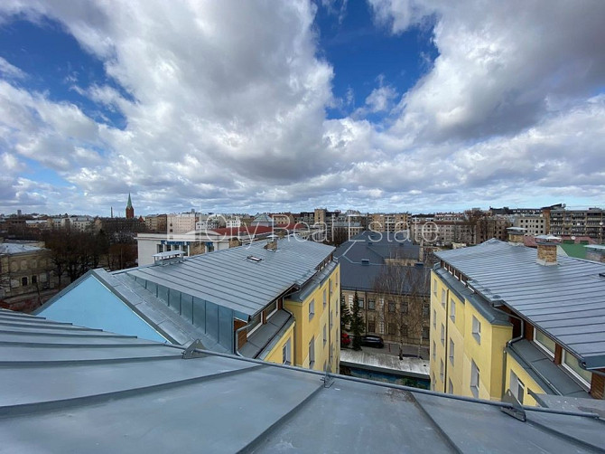 Fasādes māja, renovēta māja, labiekārtots apzaļumots pagalms, slēgts pagalms, ieeja no Rīga - foto 5