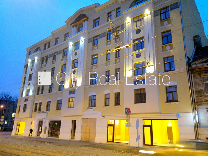 Fasādes māja, renovēta māja, labiekārtots apzaļumots pagalms, slēgts pagalms, ieeja no Rīga - foto 13