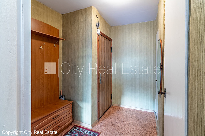 Fasādes māja, labiekārtota apzaļumota teritorija, vieta automašīnai, ir lifts, kāpņu telpa Rīga - foto 15