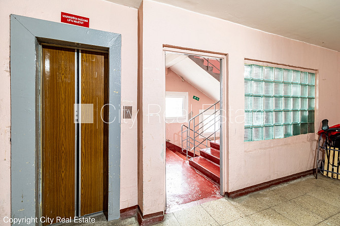 Fasādes māja, labiekārtota apzaļumota teritorija, vieta automašīnai, ir lifts, kāpņu telpa Rīga - foto 16