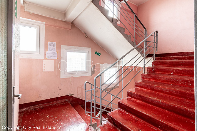 Fasādes māja, labiekārtota apzaļumota teritorija, vieta automašīnai, ir lifts, kāpņu telpa Rīga - foto 18