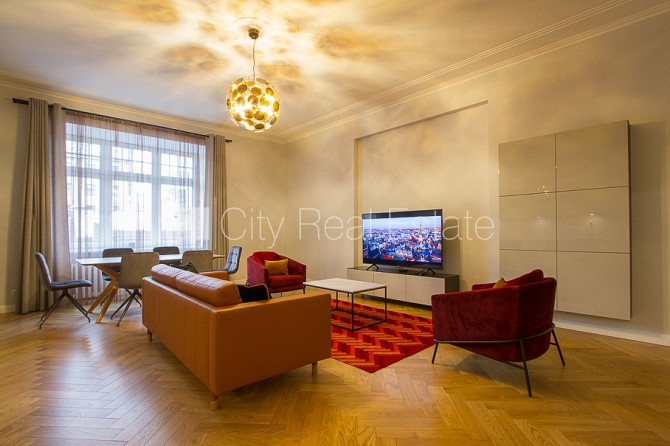 Fasādes māja, renovēta māja, slēgts pagalms, ieeja no ielas, ir lifts, kāpņu telpa pēc Rīga - foto 1