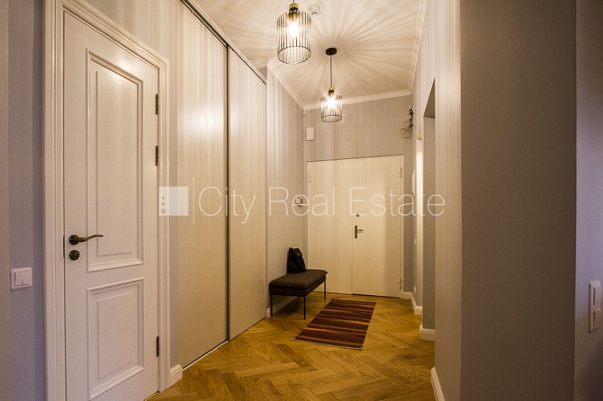 Fasādes māja, renovēta māja, slēgts pagalms, ieeja no ielas, ir lifts, kāpņu telpa pēc Rīga - foto 12